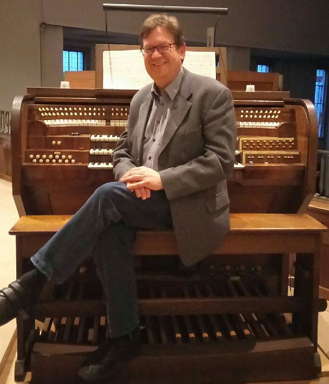 Manfred Schümer an der Orgel in St. Bruno, Köln-Klettenberg